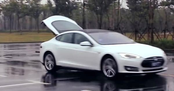 How Teslas were hacked as they drove down the street, from up to 20 km away