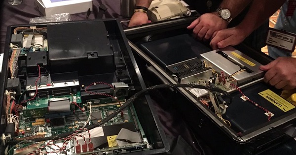 DEF CON attendees make short work of electronic voting machines